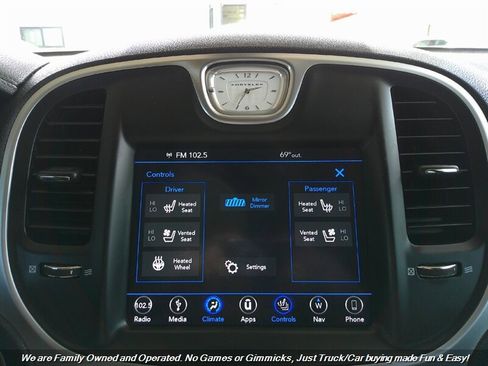 Used 2019 Chrysler 300 Limited image 39