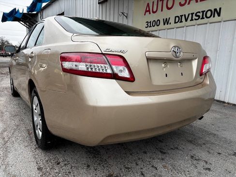 Used 2011 Toyota Camry LE image 4