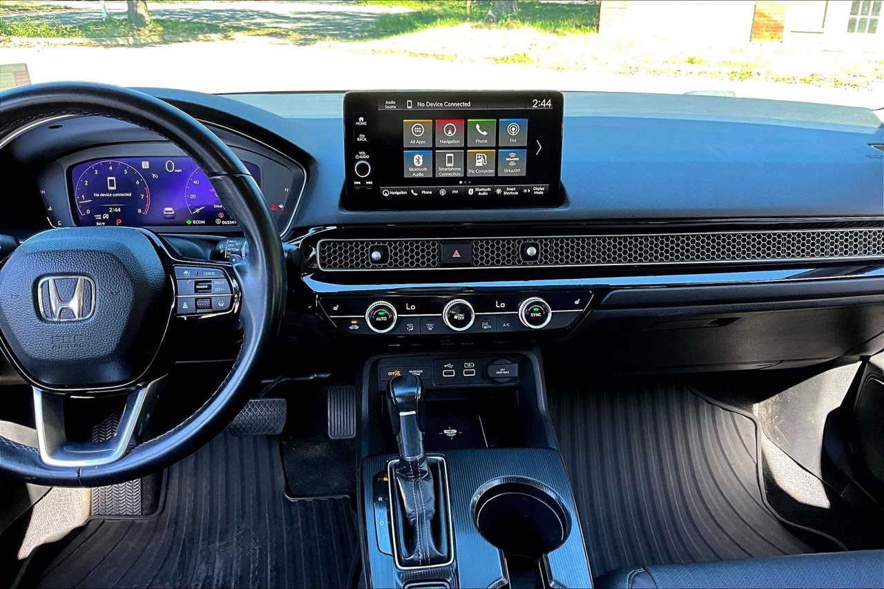 Used 2022 Honda Civic Touring image 9