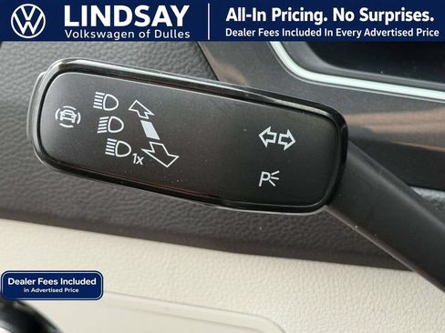 Used 2024 Volkswagen Tiguan SE w/ Panoramic Sunroof Package FWD image 24