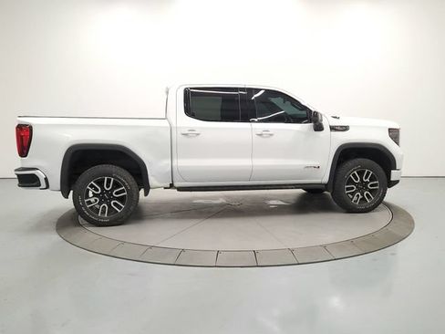 Used 2022 GMC Sierra 1500 AT4 w/ AT4 Preferred Package AWD/4WD image 8