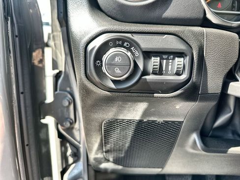 Used 2022 Jeep Gladiator Overland image 18