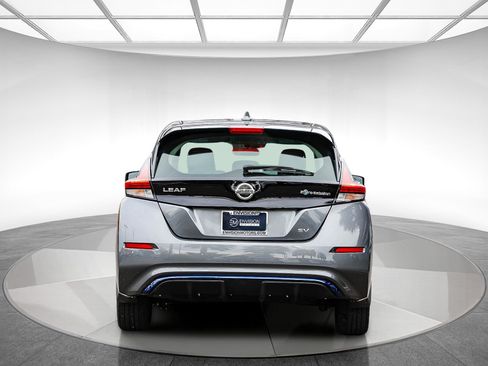 Used 2022 Nissan Leaf SV image 3