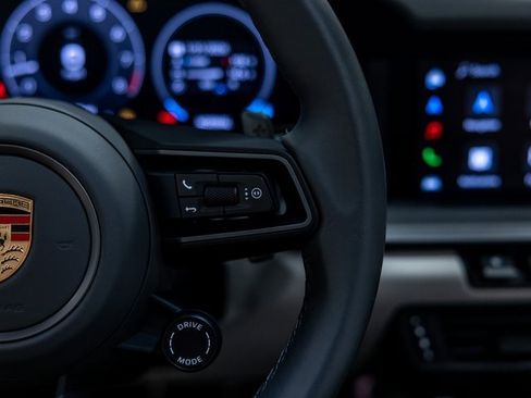 Certified 2025 Porsche 911 Carrera image 40