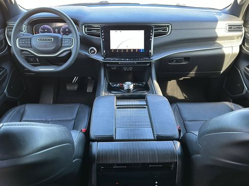 Used 2024 Jeep Wagoneer Series II w/ Flexible Seating Group image 21