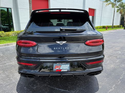 Used 2022 Bentley Bentayga AWD/4WD image 22