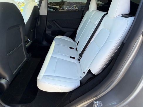 Used 2025 Tesla Model Y Long Range AWD/4WD image 29