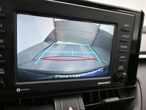 Used 2020 Toyota RAV4 XLE image 17