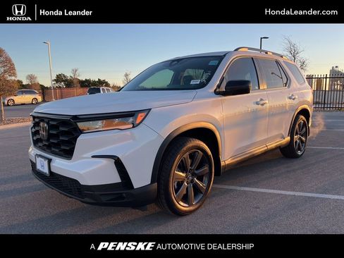 Used 2025 Honda Pilot Sport image 1
