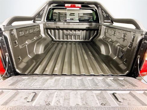 Used 2025 GMC Canyon AT4 w/ Nightfall Edition image 18