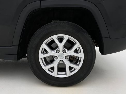 Used 2022 Jeep Grand Cherokee Limited image 27