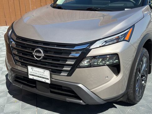Used 2025 Nissan Rogue SL w/ Tech Package FWD image 20
