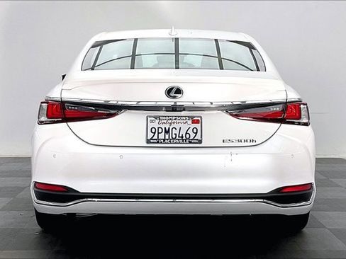 Used 2025 Lexus ES 300h w/ Premium Package image 3