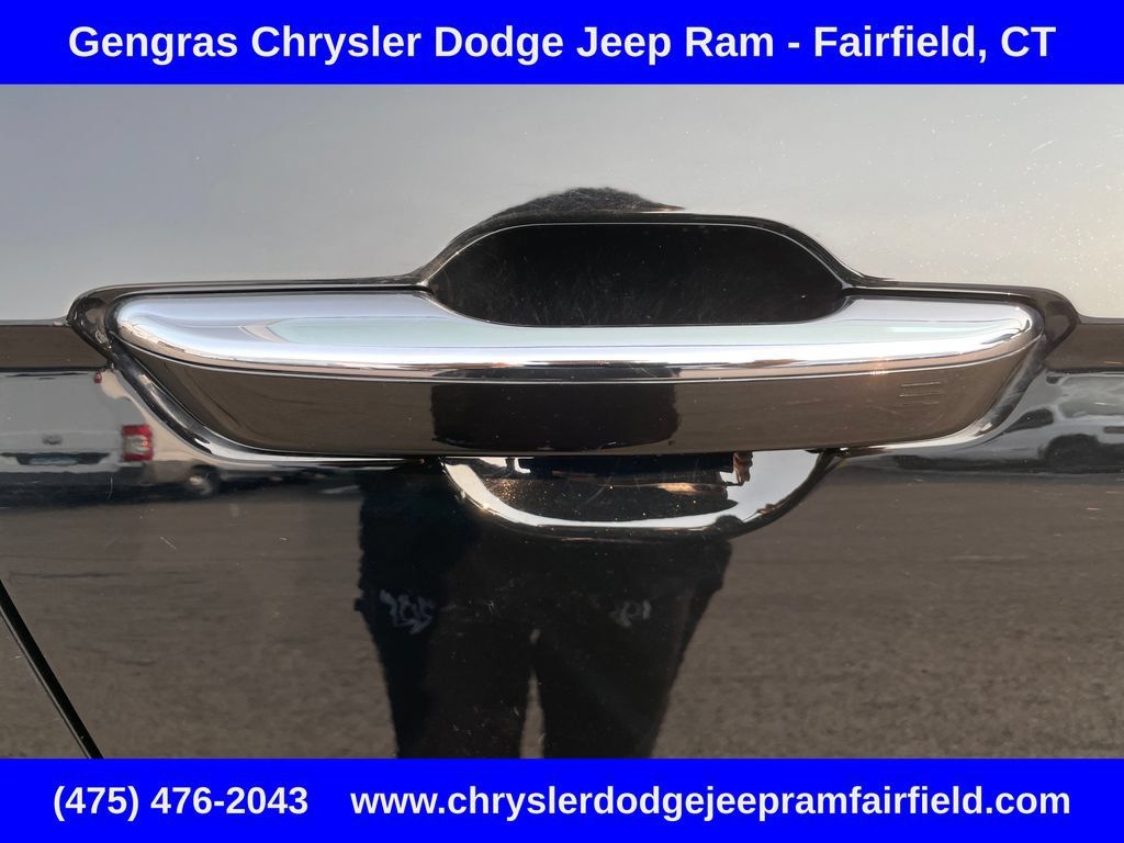 Certified 2023 Jeep Grand Cherokee Overland AWD/4WD image 15