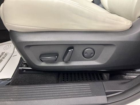 Used 2023 Nissan Rogue SV w/ SV Premium B Package image 32