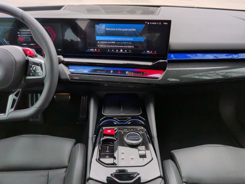 Used 2026 BMW M5 w/ Executive Package image 31