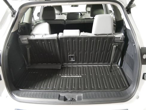 Used 2025 Toyota Highlander Limited image 18