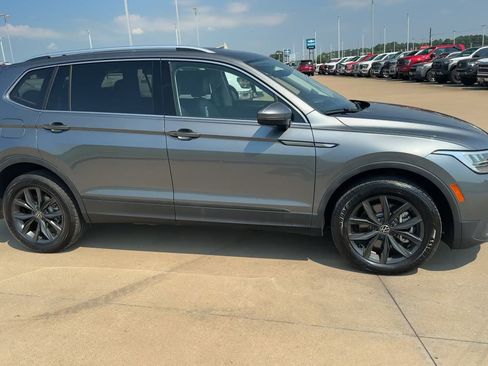 Used 2024 Volkswagen Tiguan SE image 2