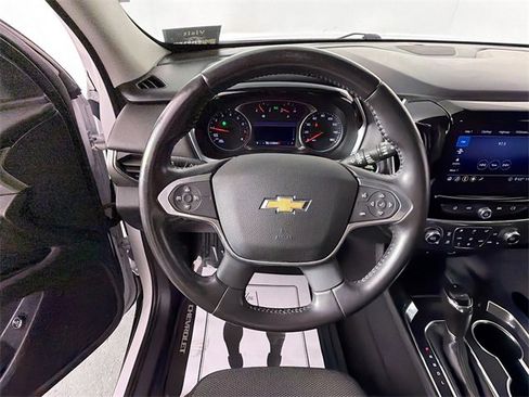 Used 2020 Chevrolet Traverse LT image 11