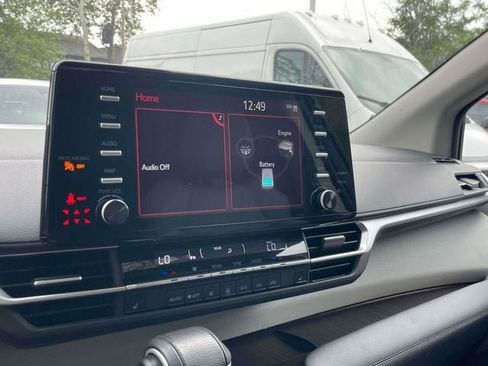 Used 2025 Toyota Sienna XLE FWD image 27