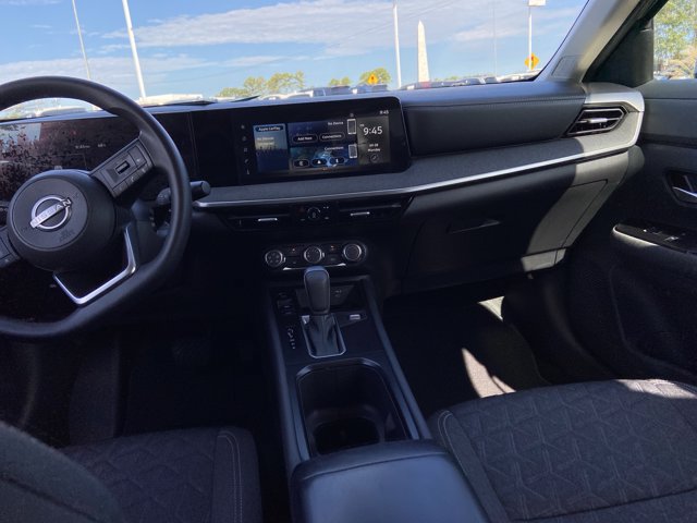 Used 2025 Nissan Kicks SV FWD image 15