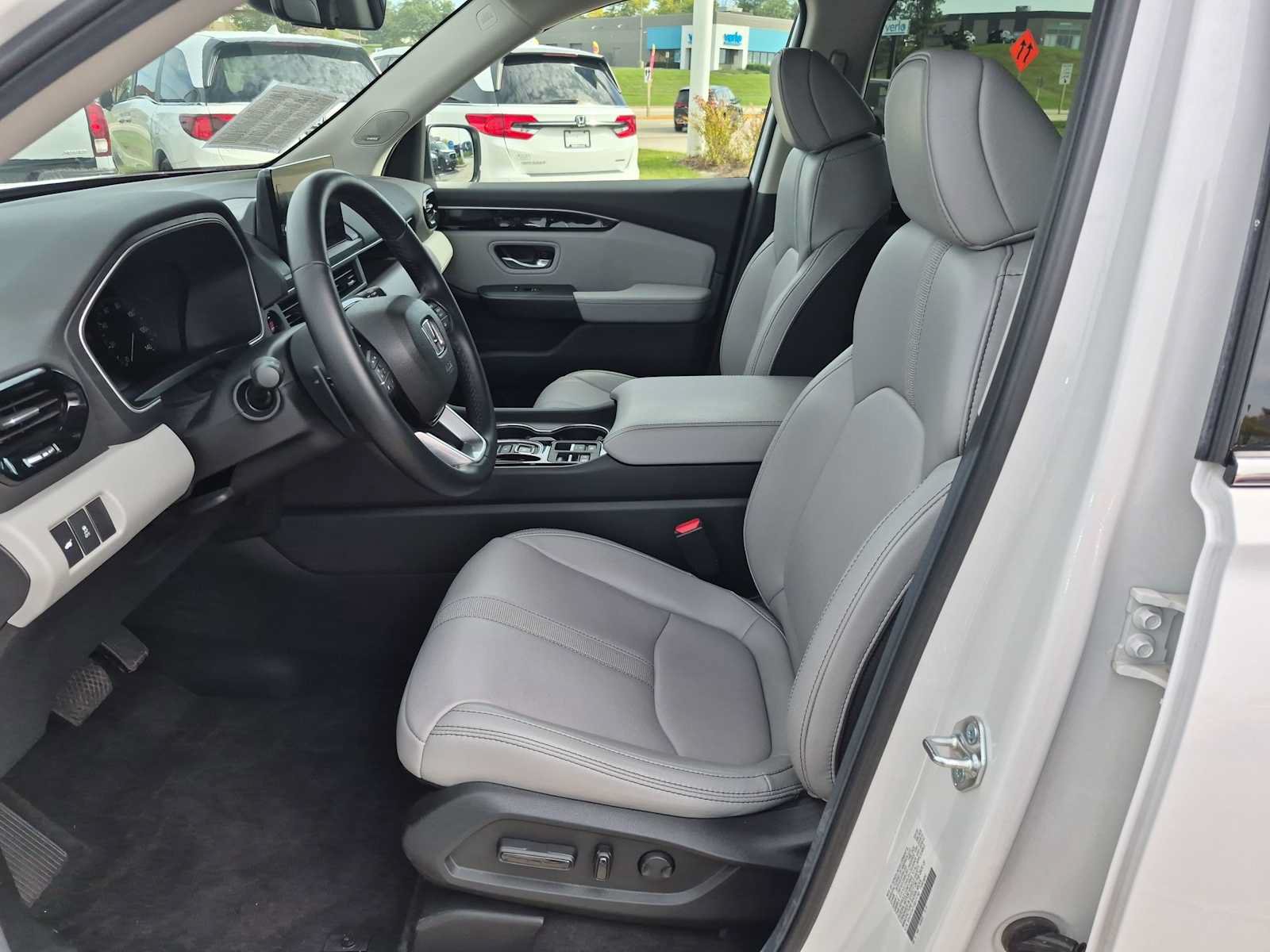 Certified 2025 Honda Pilot Touring image 15