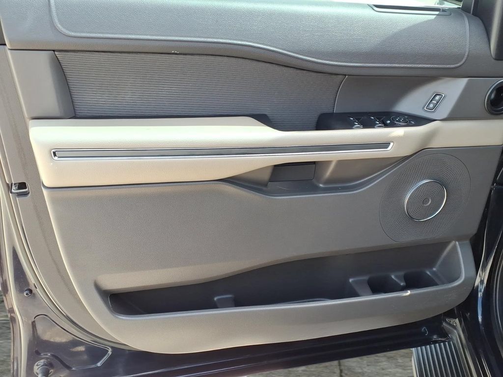 Used 2021 Ford Expedition XLT RWD image 11