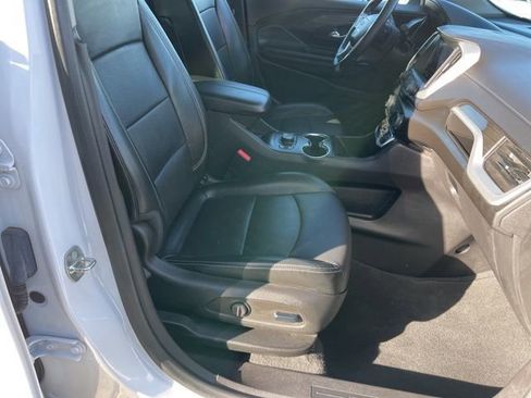 Used 2024 GMC Terrain SLT image 19