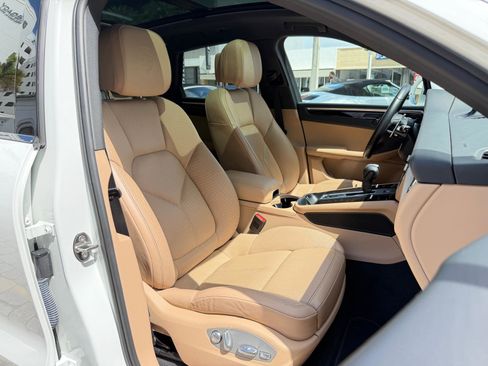 Used 2022 Porsche Macan AWD/4WD image 45