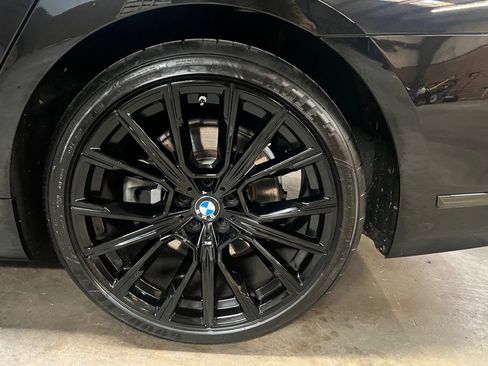 Used 2022 BMW 740i w/ M Sport Package image 49