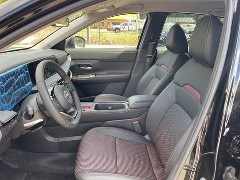 New 2026 Nissan Kicks SR w/ Cold Weather Package image 16