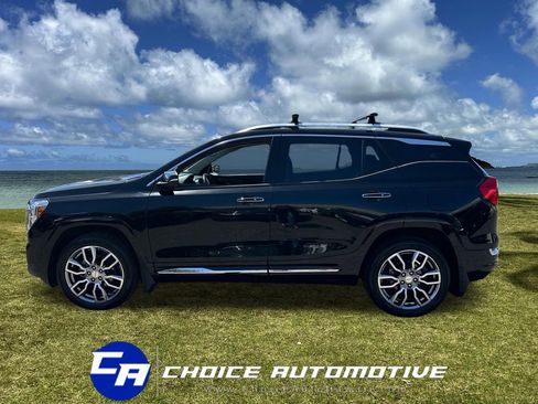 Used 2022 GMC Terrain Denali w/ Denali Premium Package image 3