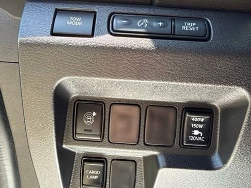 Used 2025 Nissan Frontier SV w/ SV Convenience Package RWD image 17