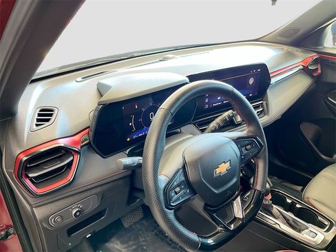 Used 2025 Chevrolet TrailBlazer RS image 9