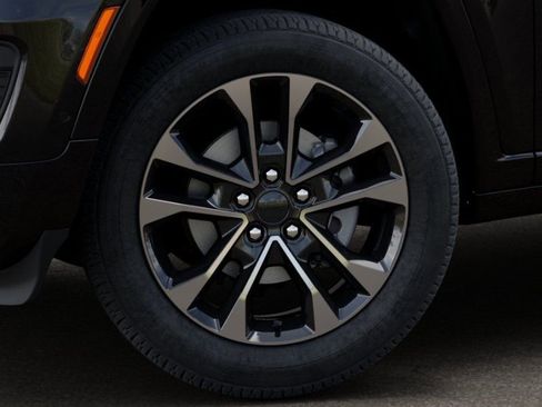 New 2025 Jeep Grand Cherokee L Overland w/ Advanced Protech Group III AWD/4WD image 9