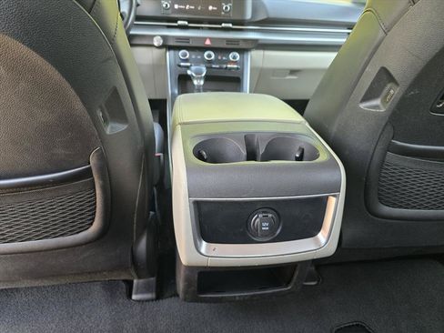 Used 2022 Kia Carnival LX FWD image 24