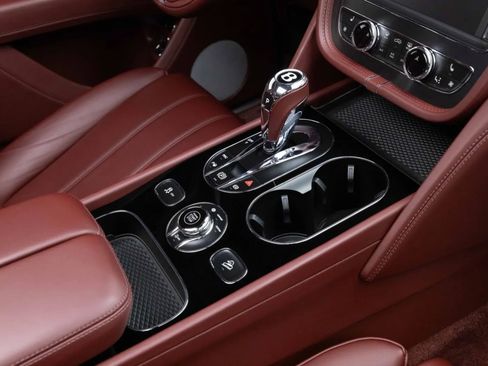 Used 2019 Bentley Bentayga AWD/4WD image 14