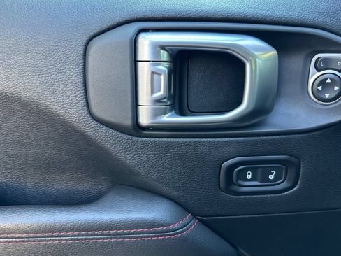Used 2022 Jeep Gladiator Rubicon w/ LED Lighting Group AWD/4WD image 11