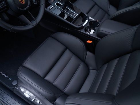 Certified 2026 Porsche Macan Turbo AWD/4WD image 16