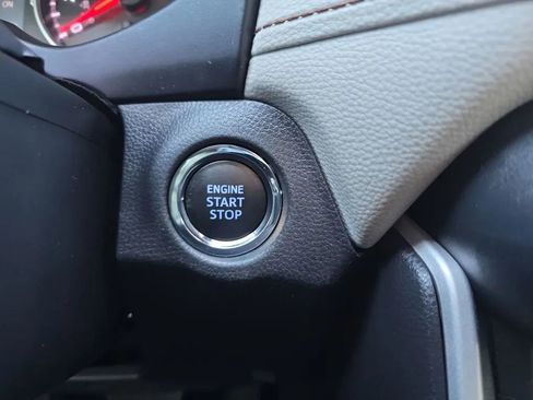 Used 2021 Toyota RAV4 XLE image 33