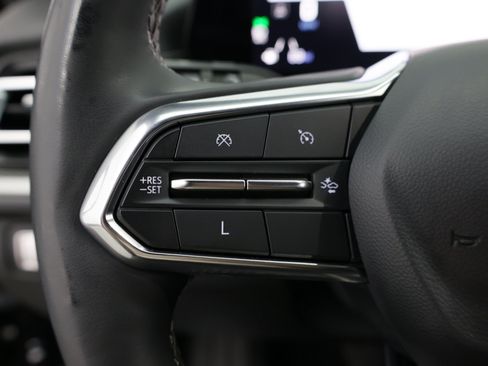 Used 2025 Chevrolet Traverse LT w/ Driver Confidence Package FWD image 24