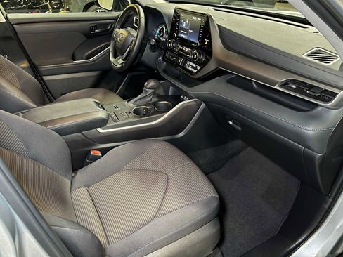 Used 2022 Toyota Highlander LE image 11