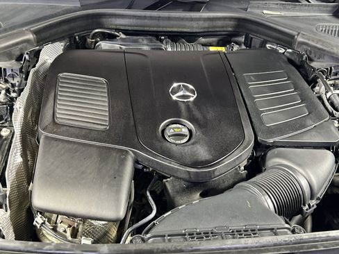 Used 2024 Mercedes-Benz GLC 300 4MATIC image 29