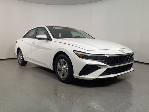New 2026 Hyundai Elantra SE image 1