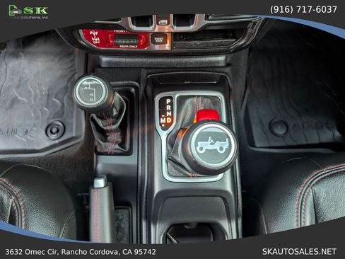 Used 2018 Jeep Wrangler Unlimited Rubicon AWD/4WD image 26