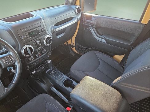 Used 2014 Jeep Wrangler Unlimited Sahara AWD/4WD image 12