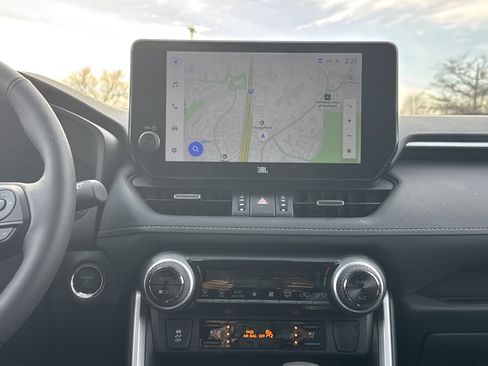 Used 2025 Toyota RAV4 Limited image 29