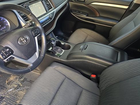Used 2018 Toyota Highlander Plus AWD/4WD image 7