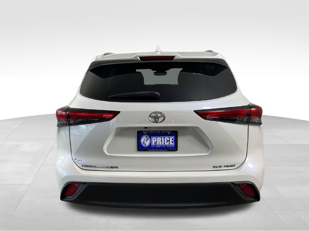 Used 2020 Toyota Highlander XLE AWD/4WD image 8