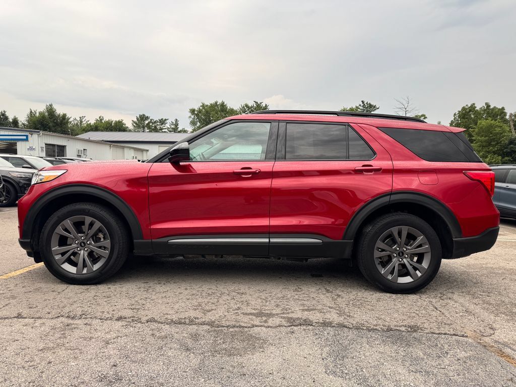 Used 2024 Ford Explorer XLT w/ Equipment Group 202A AWD/4WD image 8